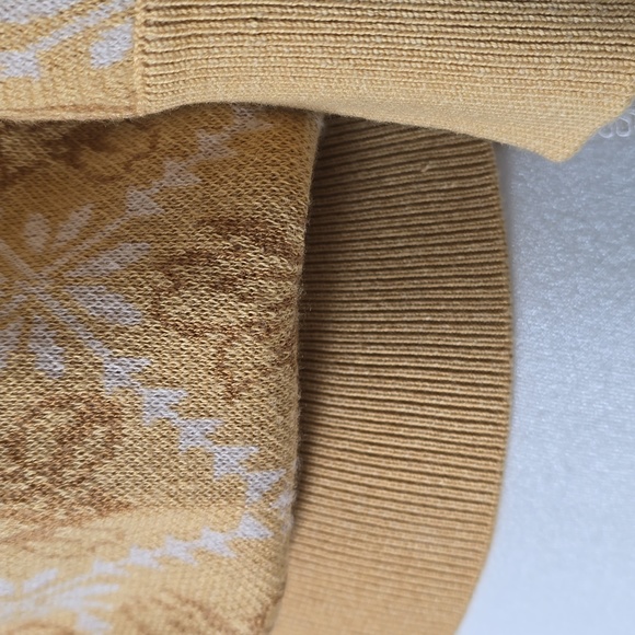 Simple Retro Floral Sweater - Picture 3 of 9